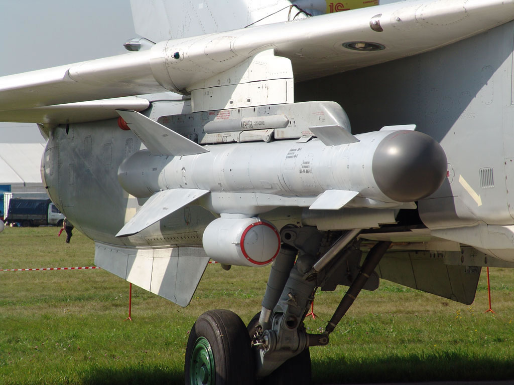 The Kh-59 missile under the wing of Su-24M aircraft Defense Express