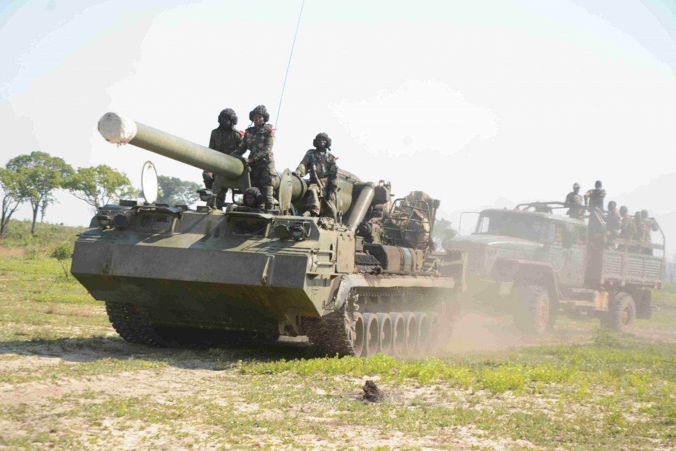 2C7 Pion self-propelled 203mm cannon of the armed forces of Angola, Angola Wants to Be the US Ally, Its Excess Soviet Weapons Can Help the Armed Forces of Ukraine, Defense Express