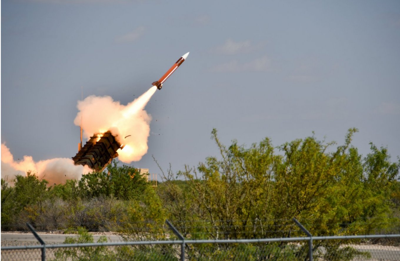 Launch of a GEM-T missile from the Patriot system