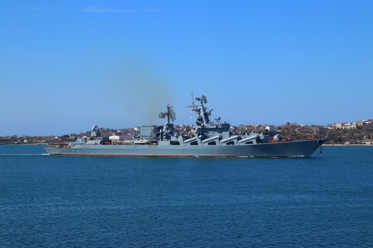 russia’s Moskva missile cruiser before its sinking in April 2022, Defense Express