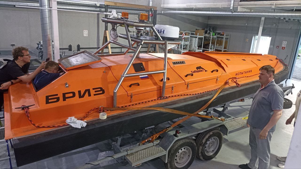 Briz unmanned surface vessel / Defense Express / Starlink Analog For russian Naval Drones: Instead of Breakthrough, Backflip Into the 1990s