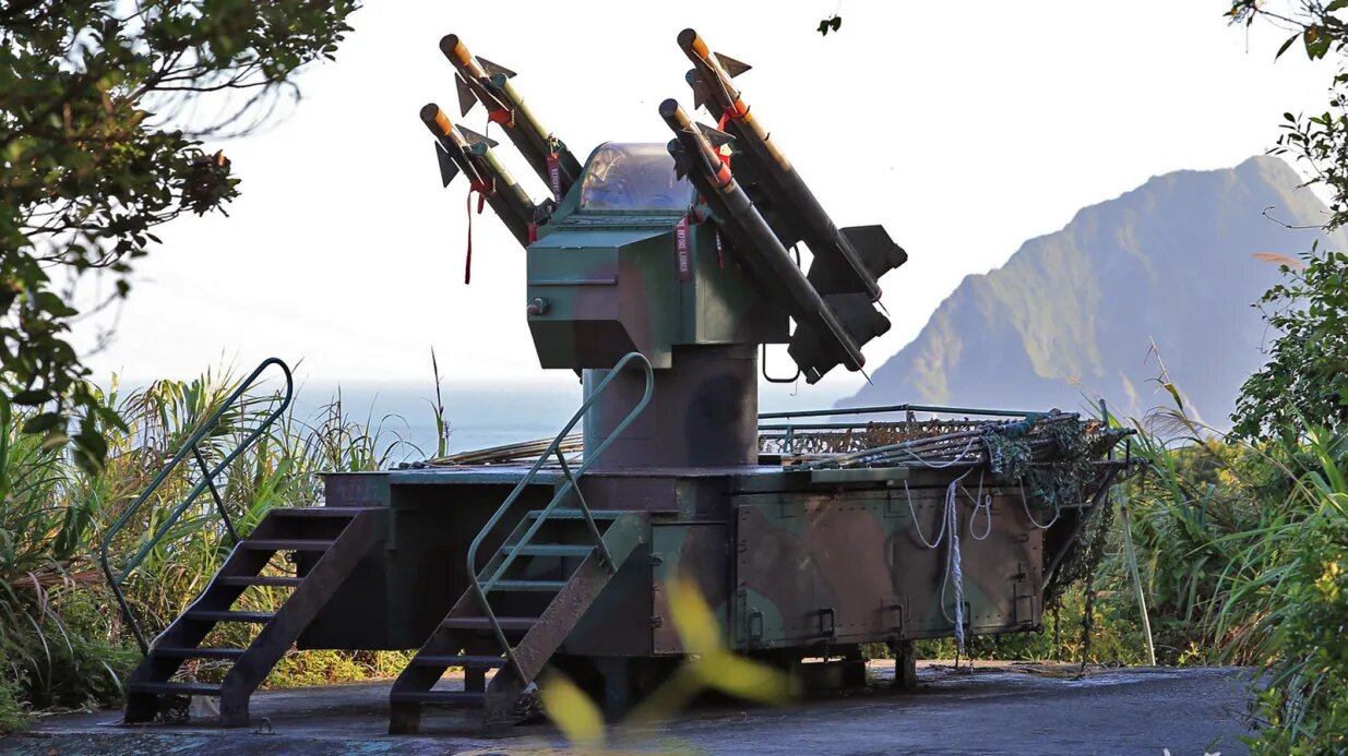 Stationary version of the MIM-72 Chapparal complex for firing AIM-9 missiles at the disposal of the armed forces of the Republic of China (Taiwan) / News Hub / USA Created FrankenSAM for Ukraine, Now Wants Some for Itself, on Truck Chassis