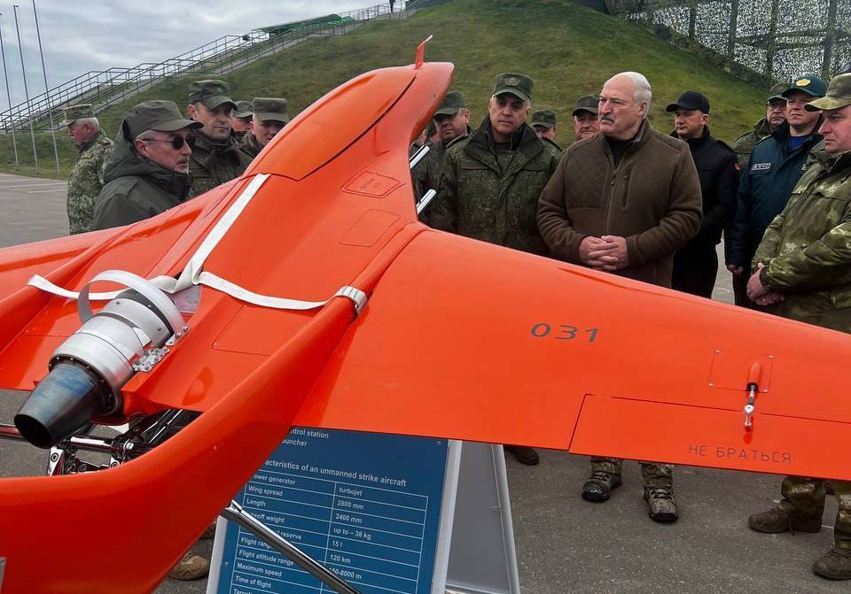 Demonstration of the Mrrotvorets jet UAV from the belarusian Gosvoenprom in October 2022 / Defense Express / Jet Drones Made in belarus Found in Possession of DR Congo