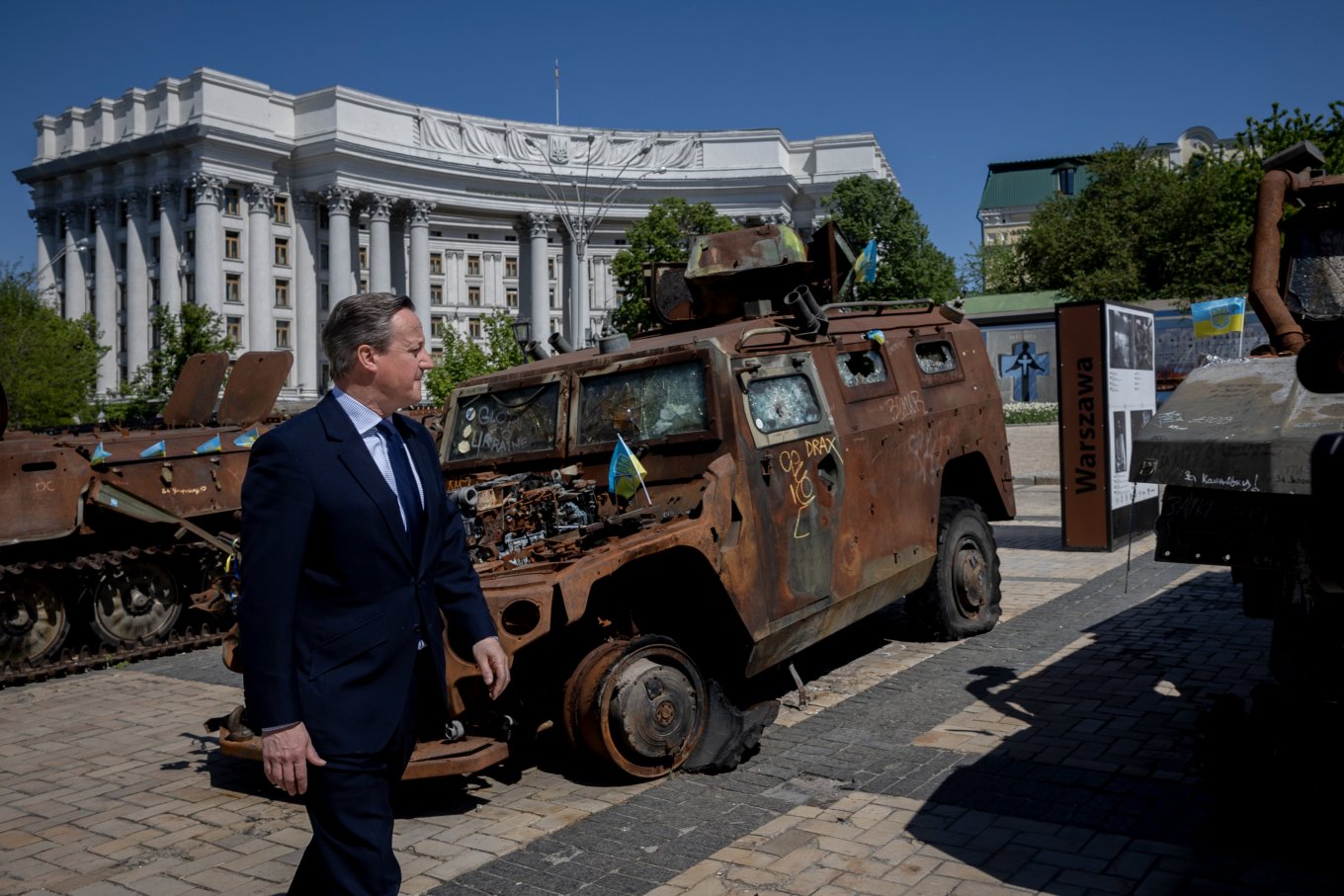David Cameron, Secretary of State for Foreign, Commonwealth and Development Affairs, as he walks by remnants of destroyed russian vehicles exhibited in Kyiv, Ukraine. May 3rd, 2024 / Defense Express / Britain has No Objection to Ukraine's Use of Western Weapons to Strike Inside russia