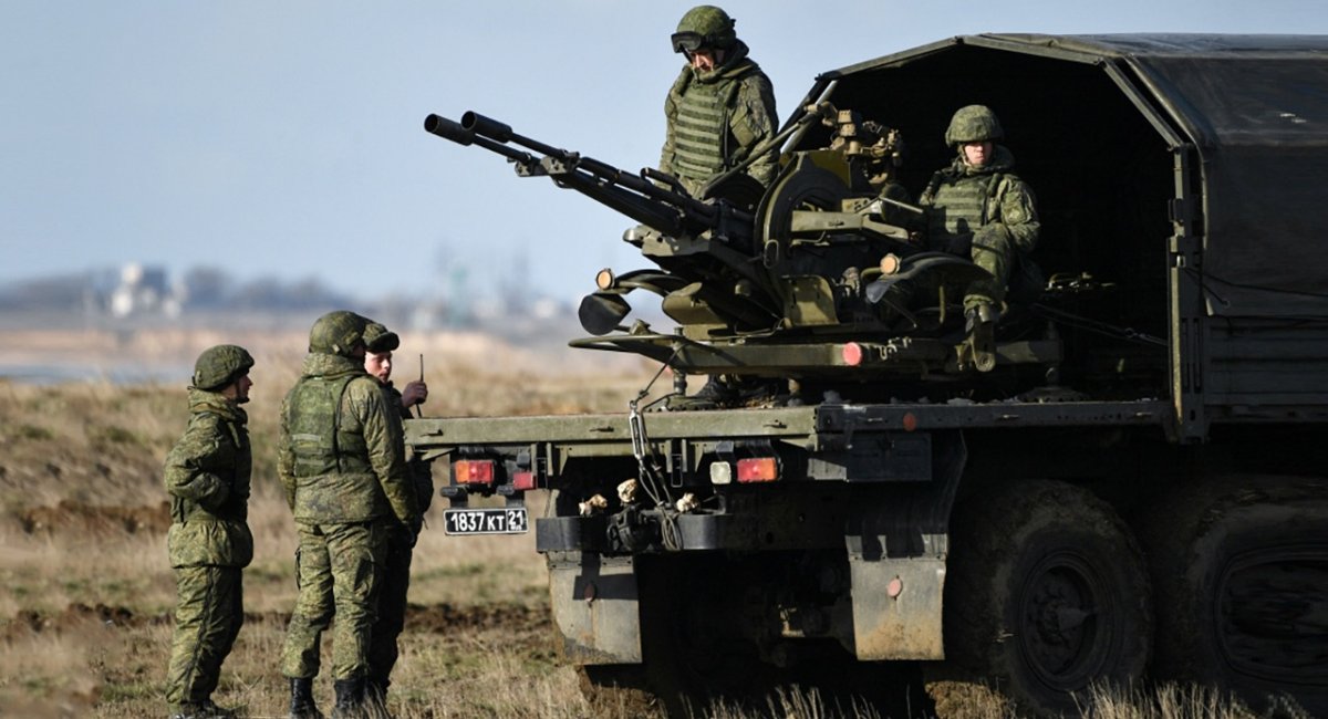 Russian soldiers getting ready for war, Defense Express, Looming Battle of Donbas, Major Axis of Russian Advance
