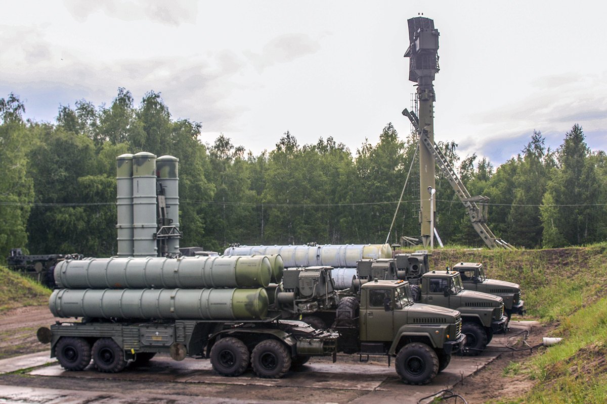 Russian S-300 SAM Defense Express Russia Runs Out of Iskanders, Uses ‘Spoiled’ S-300s to Replace