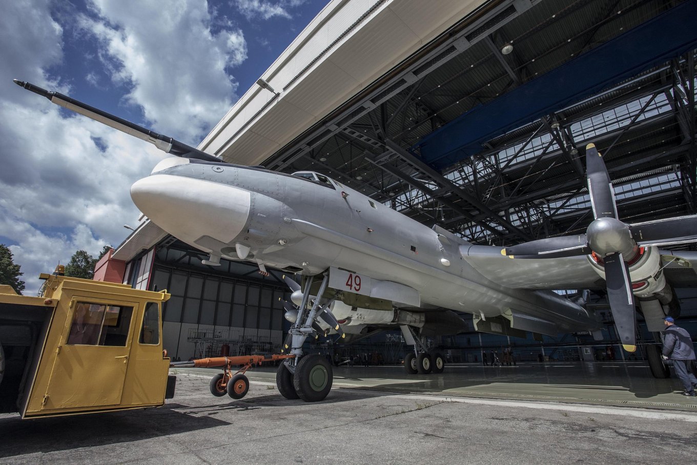 Illustrative photo: a russian Tu-95MS strategic bomber is being taxied out of the factory premises / Defense Express / Defence24: 550 Out of 1,200 russian Aircraft Are Nearing End of Service Life