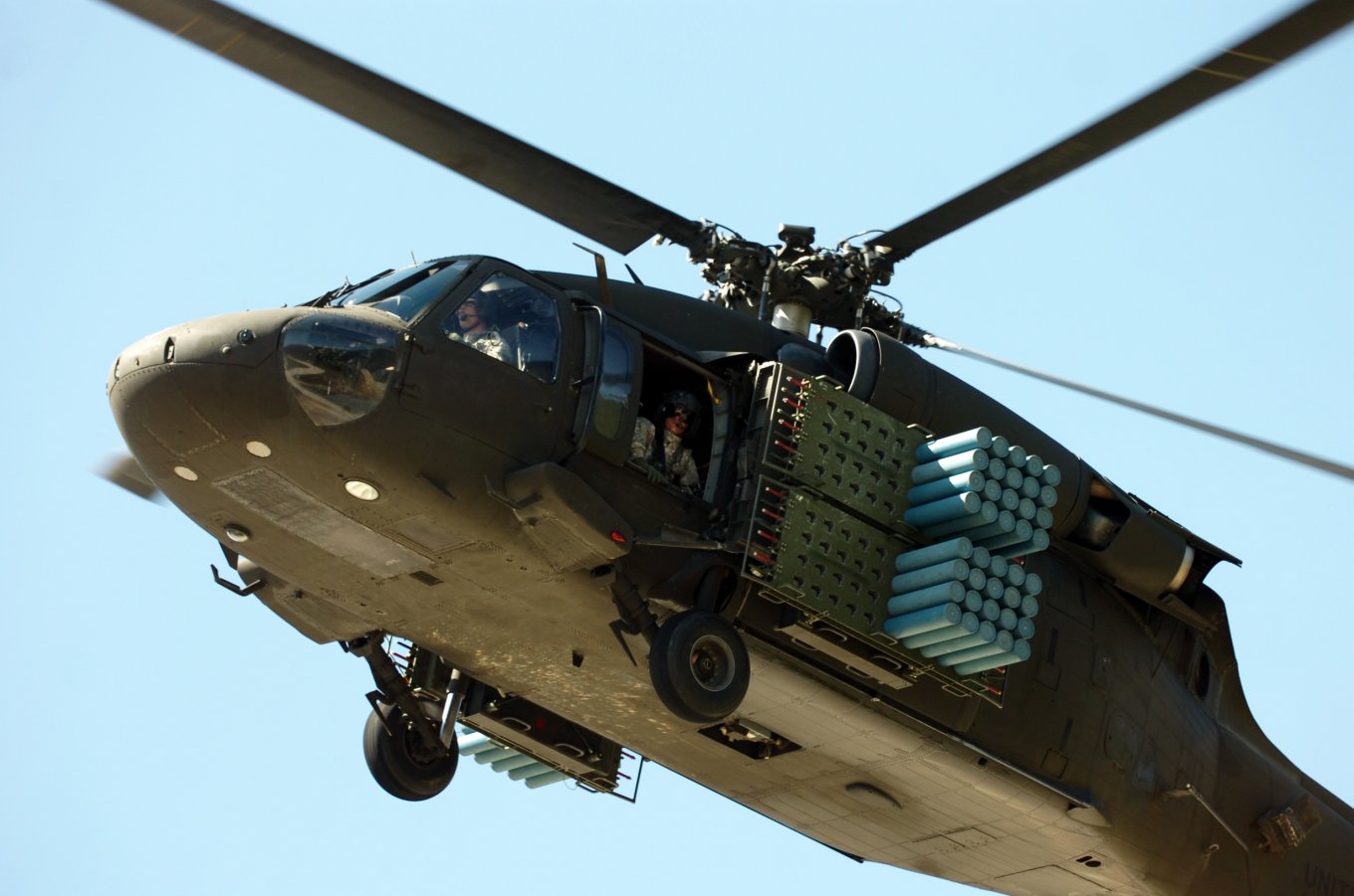 M136 Volcano on a helicopter / Defense Express / M136 Volcano Remote Minelaying System: What's the Best Way to Use It in Ukraine