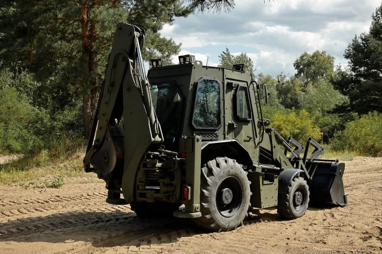 UKR ARMO TECH UAT-SPIDER Armored Backhoe