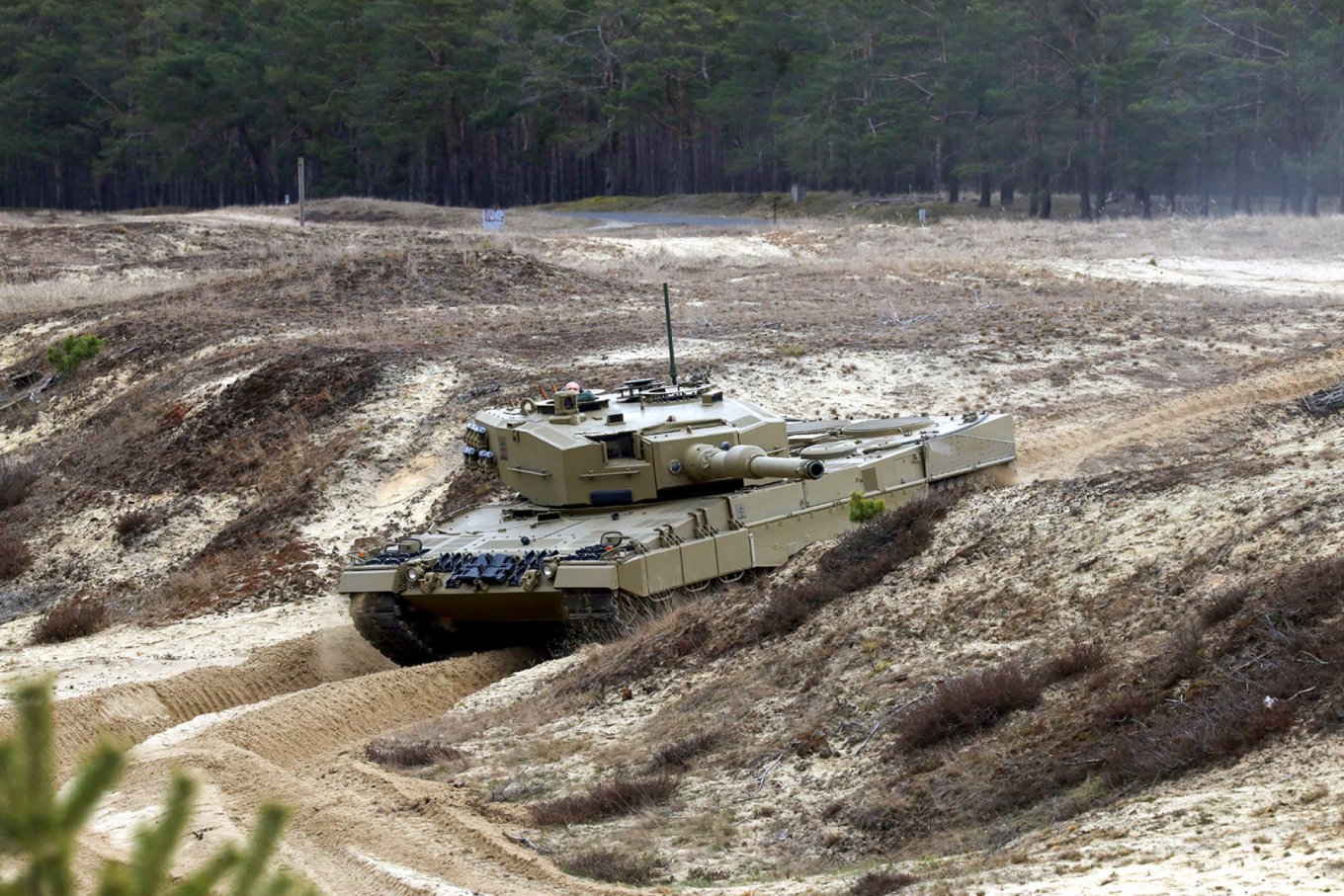 One of the Slovak Leopard 2A4 MBTs / Defense Express / Slovakia Wants to Save Money Buying CV90-Based Vehicles Instead of Tanks