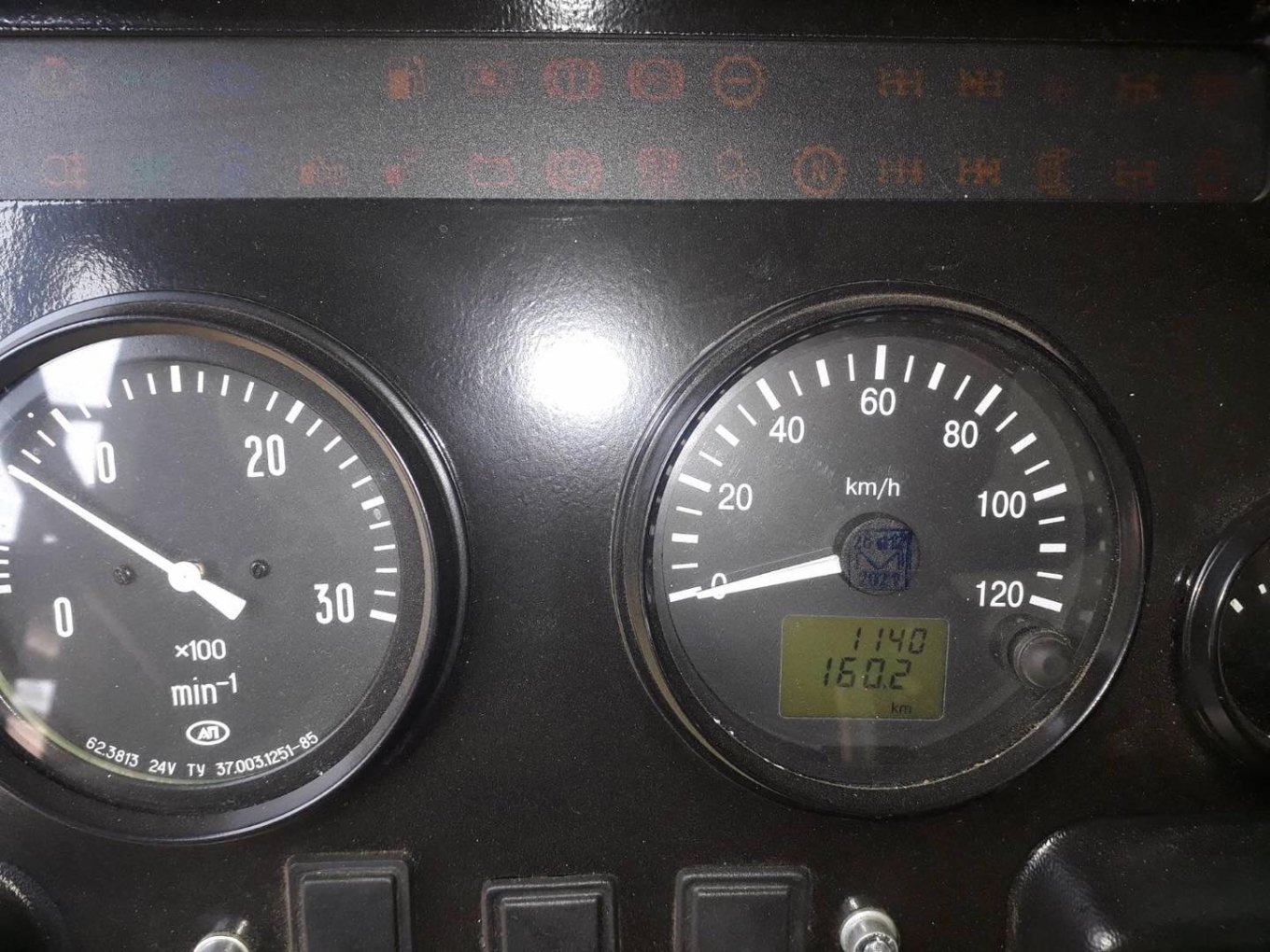 Defense Express / Photo of speedometer shows that mileage of Tornado-U armored truck previously captured by the Ukrainian military does not exceed 161 km