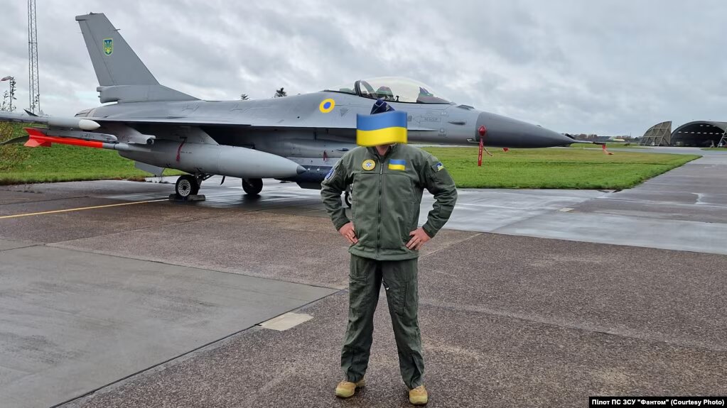 The first photo of F-16 aircraft with Ukrainian insignia, Defense Express