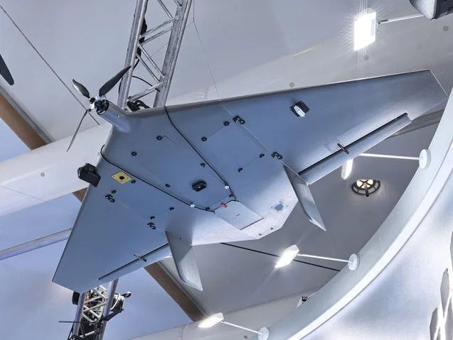Hệ thống S180 Defense Express russia ra mắt UAV Supercam S180 mới tại Triển lãm hàng không Dubai, tuyên bố có chế độ tăng tốc để tránh máy bay đánh chặn