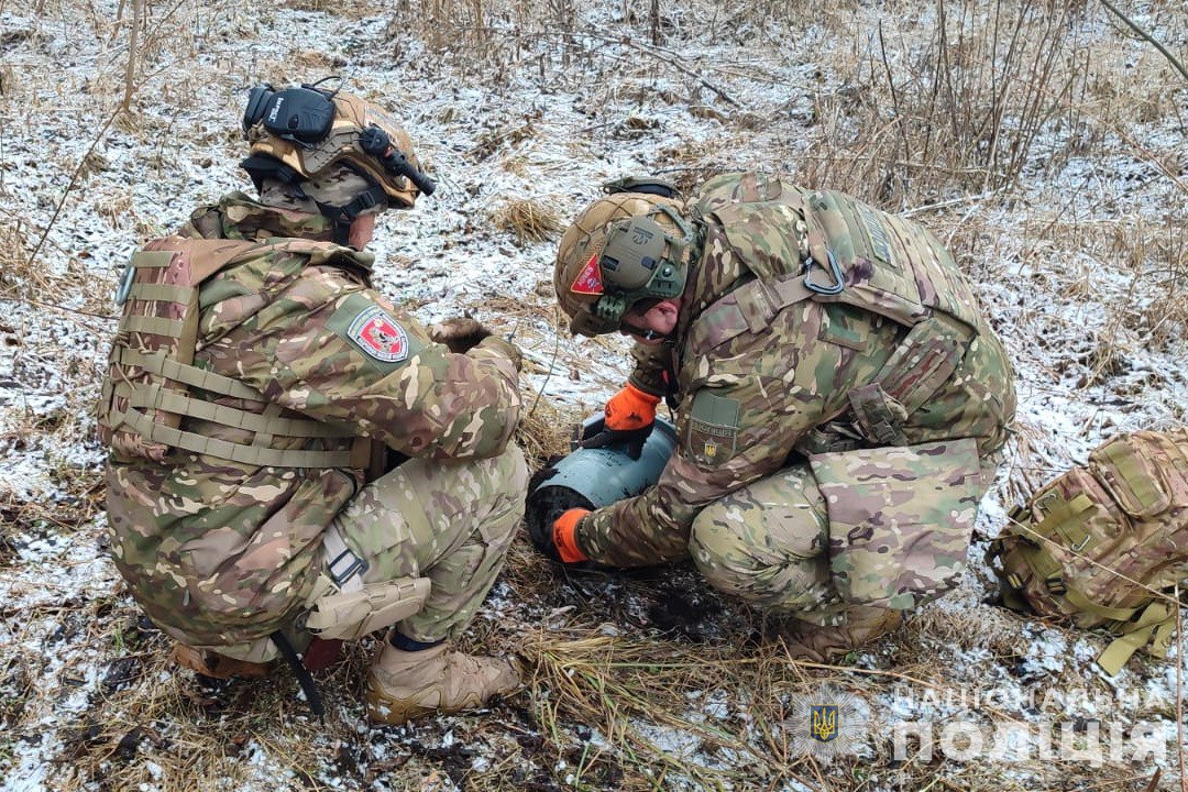 The State Emergency Service of Ukraine destroys russian UAV found by local residents Defense Express Ukrainian Emergency Services Swiftly Dismantled russian UAV, Ensuring Civilian Safety (Photos)