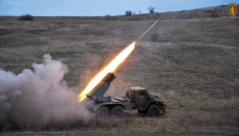 Ukrainian artillery fired at the enemy's personnel and equipment, Defense Express
