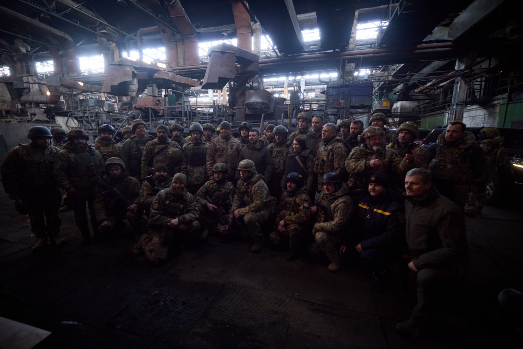 The President of Ukraine Met With the Ukrainian Military in Bakhmut and Presented State Awards, Defense Express