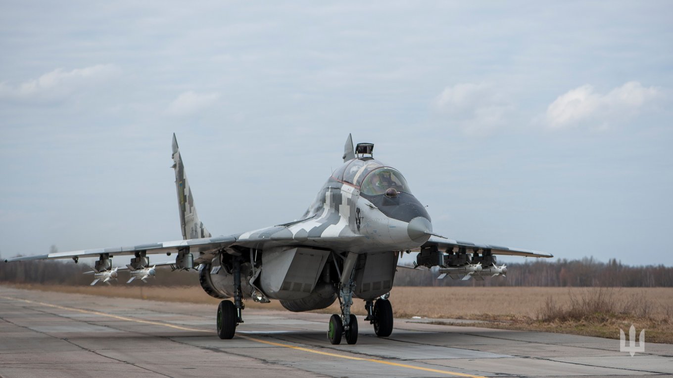 The MiG-29UB with the R-73 missiles of the Armed Forces of Ukraine Defense Express The Mi-24 Helicopters Equipped with the R-60 Missiles: Soviet Air Defense Practice in Ukrainian Reality