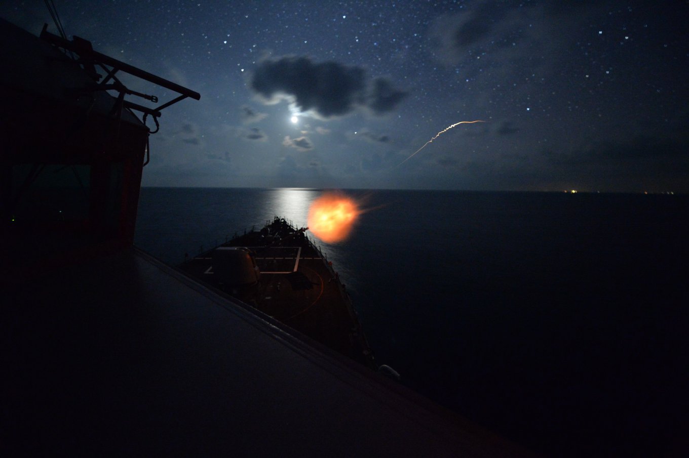 For the First Time in 38 Years, a U.S. Navy Destroyer Fired Its 127mm Gun at an Iranian Vessel, Defense Express