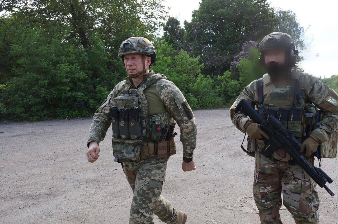 Commander of the Ground Forces of the Armed Forces of Ukraine has visited frontline positions near the city of Bakhmut, The Commander of Ukraine’s Ground Forces Says Ukrainian Troops Close to Tactically Encircling Bakhmut, Defense Express