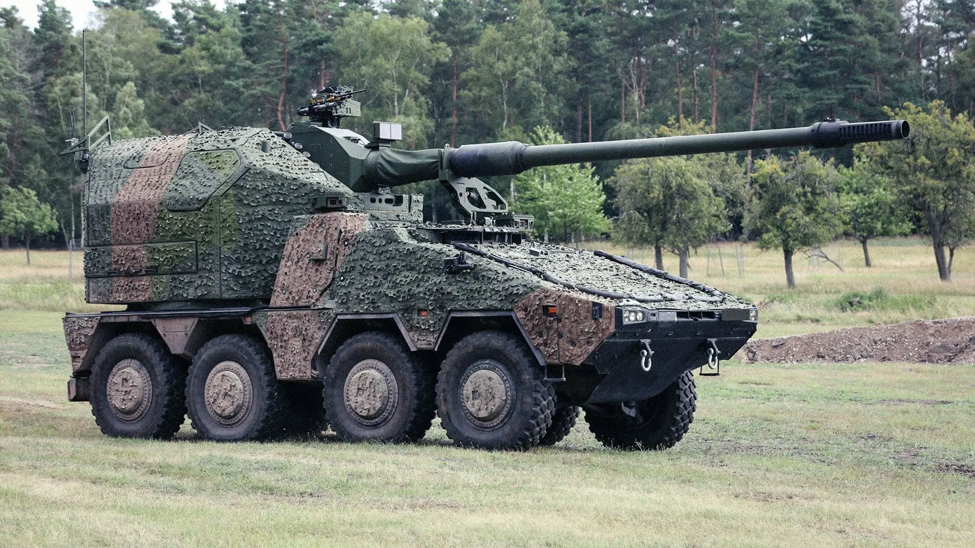 RCH 155 (aka Radhaubitze 155) artillery system / Defense Express / High-End Howitzer RCH 155 Could Be in Ukraine Within Months, Once Integrated with Kropyva C2 System