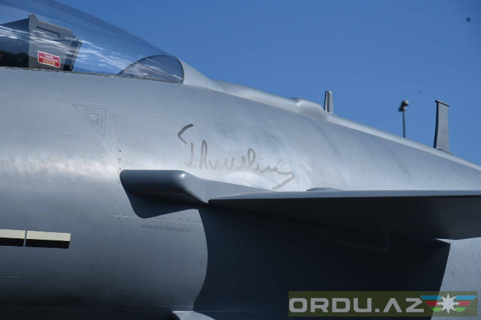 Heydar Aliyev signature on J-10CE mockup at ADEX 2026 / Photo credit: ordu.az
