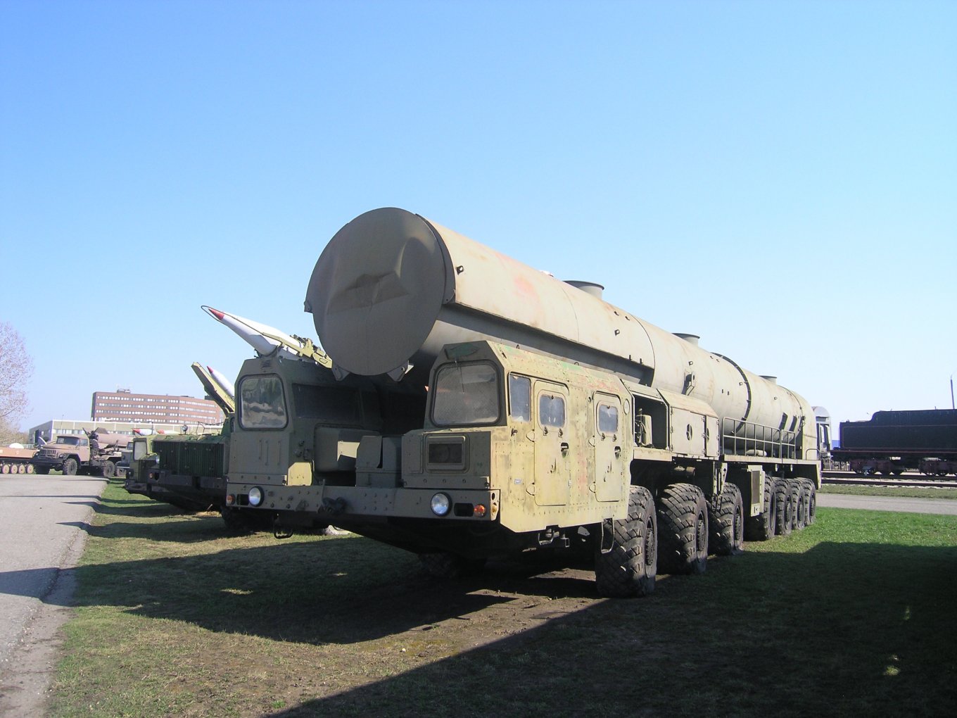 Russia’s RT-2PM Topol Intercontinental Ballistic Missile Carrier Got In the Traffic Accident (Photo), Defense Express, war in Ukraine, Russian-Ukrainian war