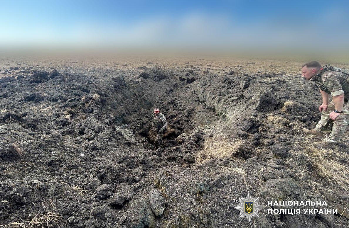 russian Kh-101 missile's debris Defense Express Ukrainian Police Deminers Neutralize Unexploded russian Kh-101 Strategic Missile with Cluster Warhead (Photos)