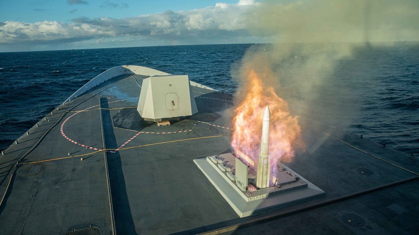 Launch of the ESSM surface-to-air missile