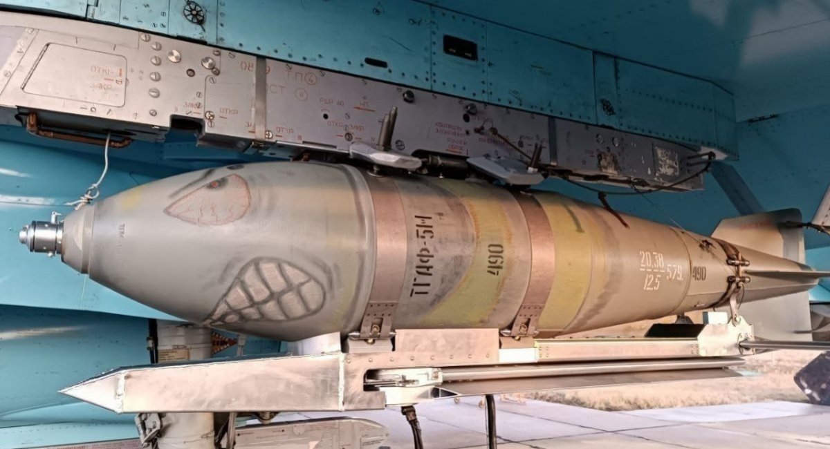 A russian KAB guided bomb equipped with a UMPK glide and guidance kit Defense Express russia Sets New Record by Dropping More Than 8,300 Guided Bombs in July