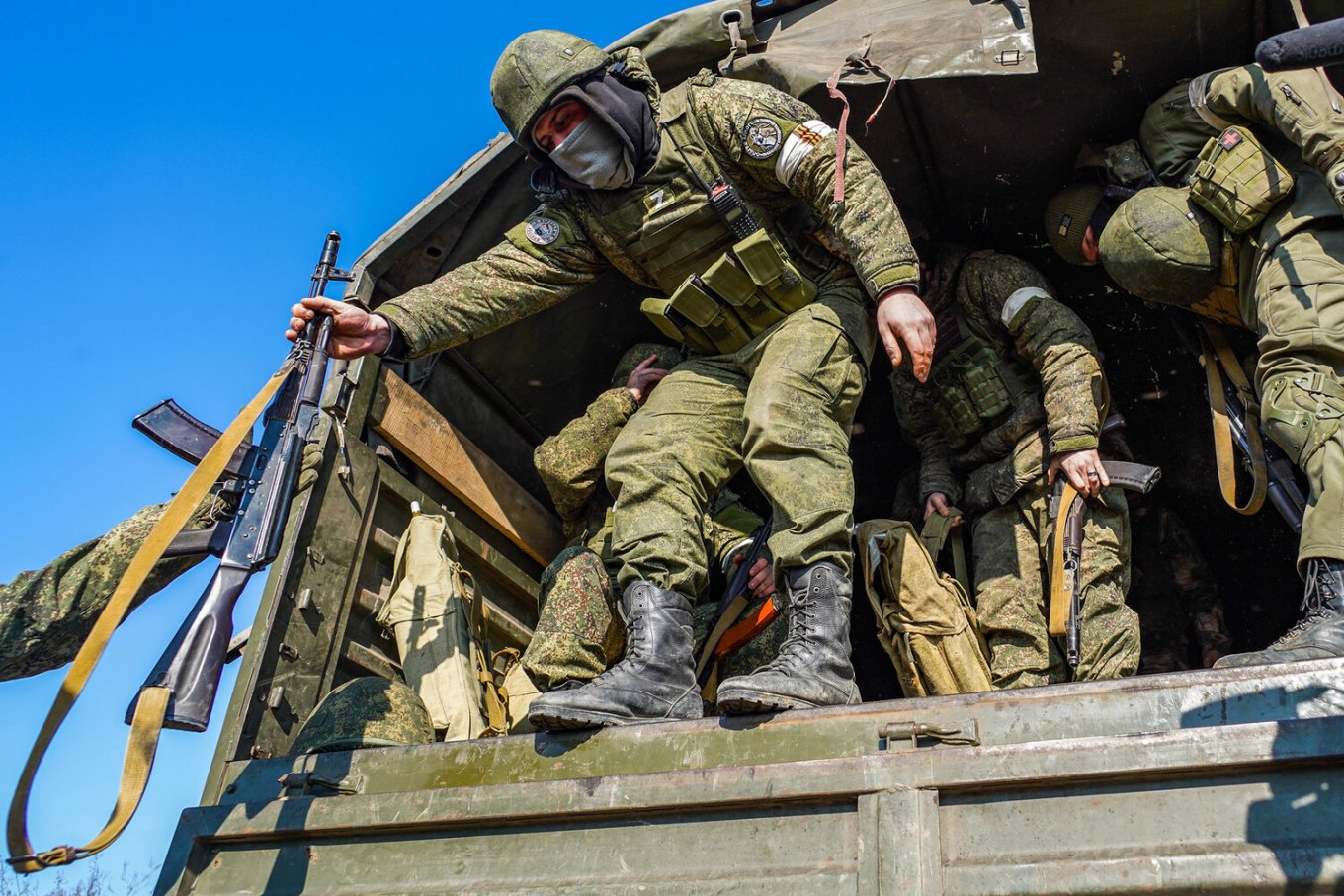 Illustrative photo: russian armed forces' troops / Defense Express / Ukrainian POWs Forced Into Service With russian Army