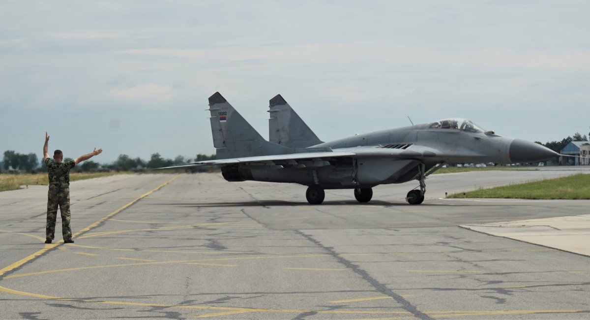 Serbian MiG-29 / Defense Express / Serbia's Been Struggling to Buy Rafale Instead of MiG-29 for Two Years Now, No Progress Because of Politics
