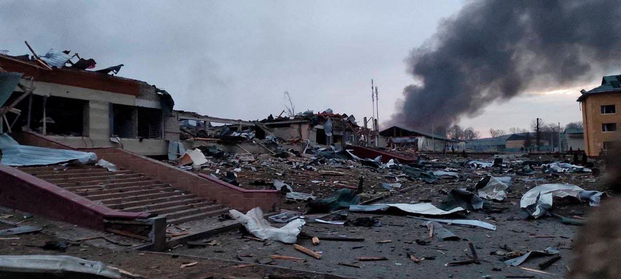 Defense Express / Aftermath of the Russian air strike on the Yavoriv military base, Lviv region, Ukraine on March 13, 2022 / US Will Train Ukrainian Troops Use Howitzer Artillery