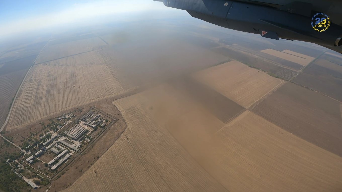 Defense Express / Distance From Storm Shadow / SCALP Release Point to Frontline Showcased By Ukrainian Su-24, Analyzed