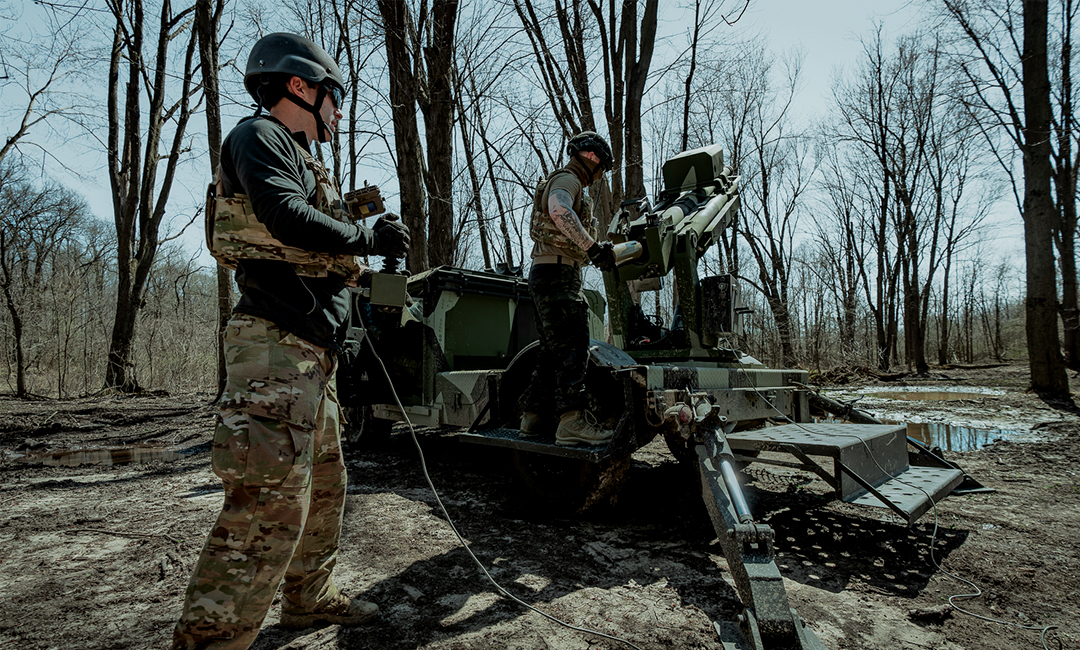 The 2-CT Hawkeye, presumably during tests or combat operations in Ukraine / Defense Express / Ukrainian Forces Test the 2-CT Hawkeye, Claimed the World's Most Lightweight Howitzer (Photo)