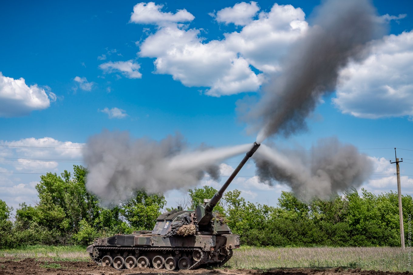 PzH 2000 artillery gun in service with the Ukrainian Defense Forces / Defense Express / KNDS Was Not Ready For Wartime Repairs, Delayed PzH 2000, Gepard Fixes by a Year