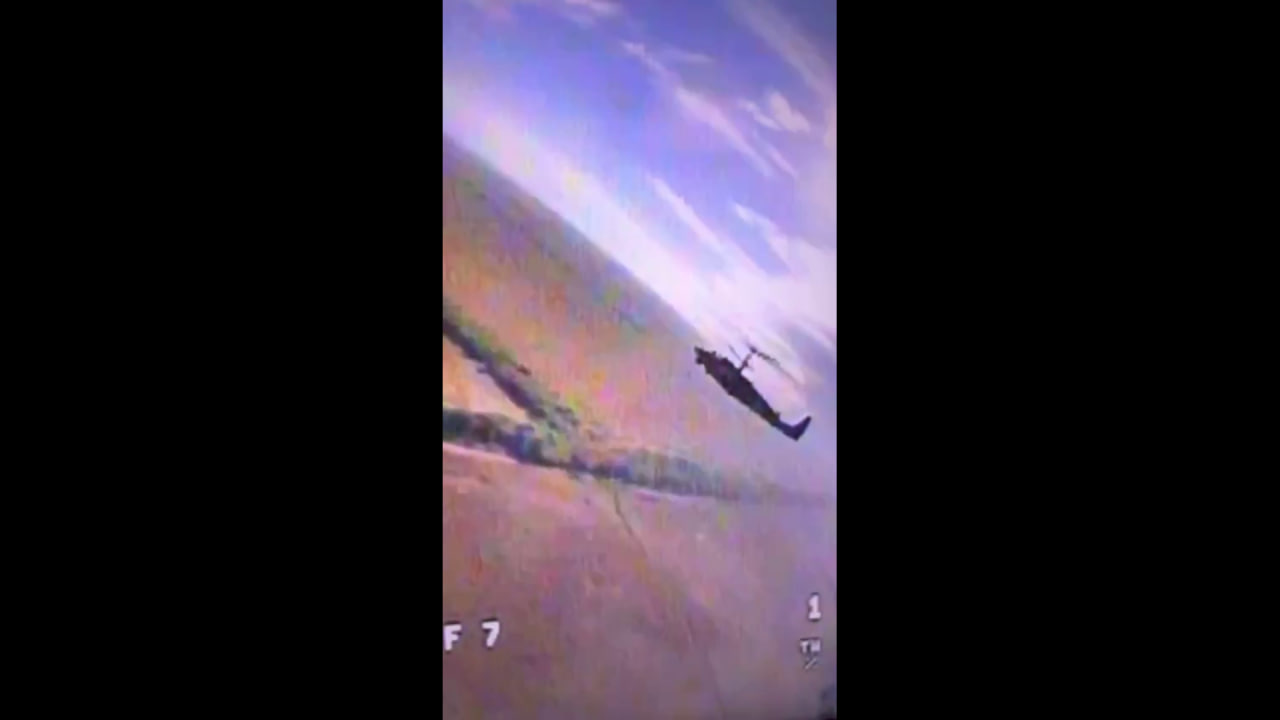 Russian Ka-52 attack helicopter Defense Express Russian Ka-52 Helicopter almost Got Shot Down by Ukrainian FPV Drone (Video)