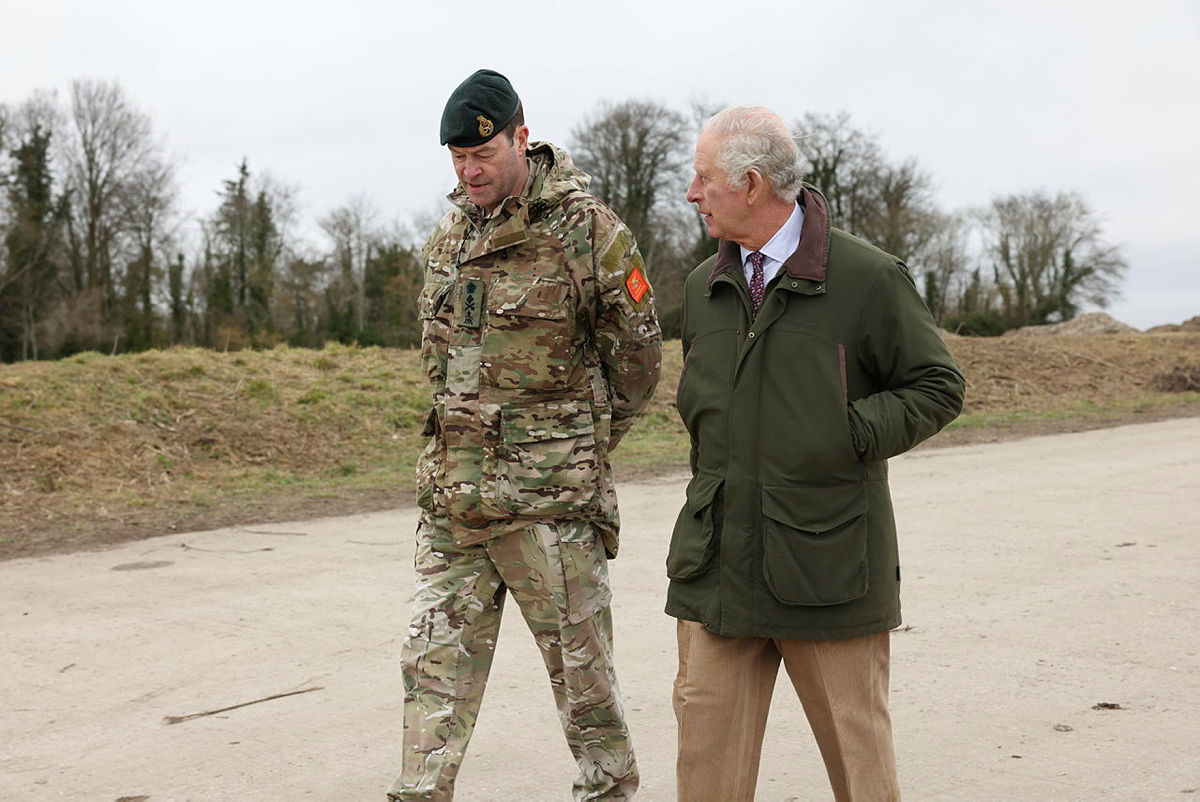 HM King Charles Got a Taste of the Training Regime Experienced by Ukrainian Troops Training in the UK, His Majesty was accompanied by the Chief of the General Staff Sir Patrick Sanders, Defense Express