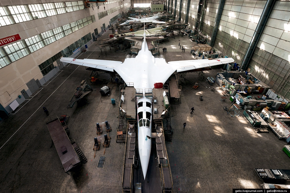 Russians Want to Produce the Tu-214 Passenger Aircraft And the Tu-160M Strategic Bomber At the Same Plant For New Attacks On Ukraine, Defense Express, war in Ukraine, Russian-Ukrainian war