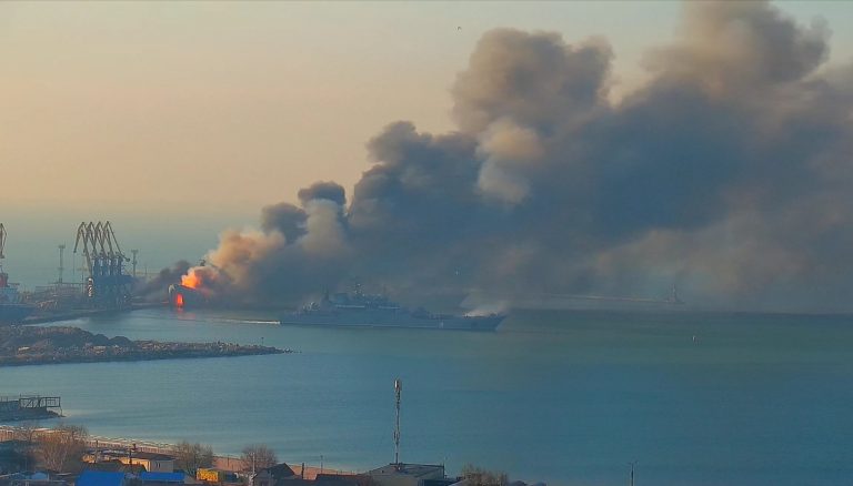 Defense Express / Russian Alligator-class landing ship burning in Berdyansk harbor after being struck with a Ukrainian missile on March 24