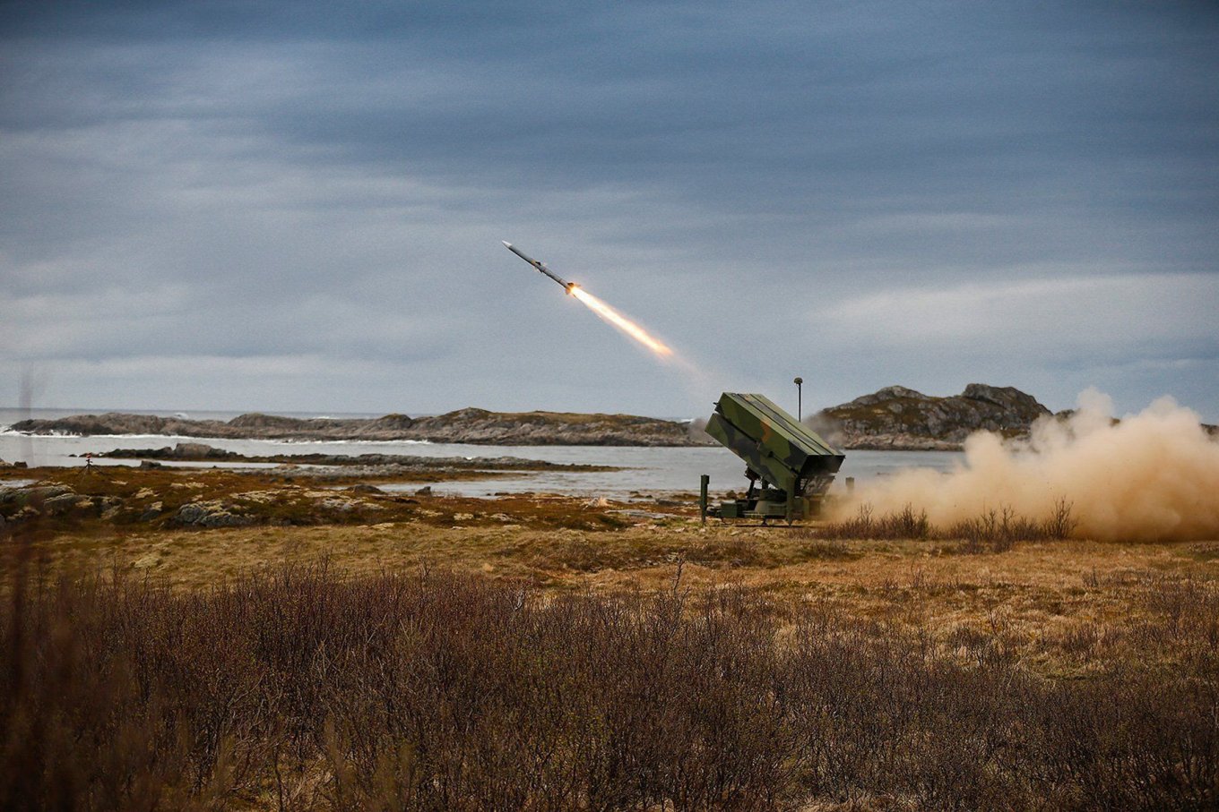 NASAMS launcher / Defense Express / NATO Responds to Ukraine's Call For 20 Air Defense Systems in the Wake of Winter