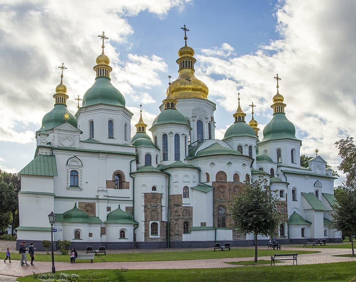 Defense Express / The Sophia Cathedral is in danger after the Russian MoD announced an attack in the center of Kyiv / Day Six of Ukraine's Defense Against Russia and the Unprecedented Measures on Diplomatic Front