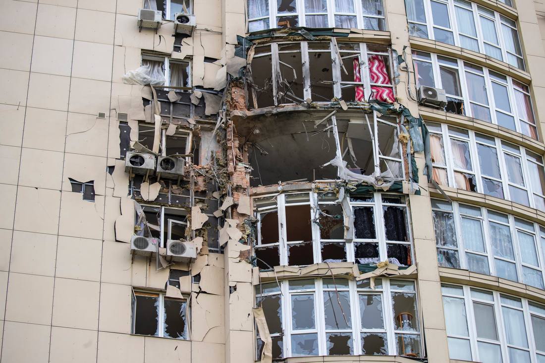 Damaged residential building in Kyiv, as a result of a night attack of russian Shahed-136/131 kamikaze drones Defense Express The Ukrainian Air Defense Destroys russian Shahed-136/131 Kamikaze Drones on May 8 (Video)