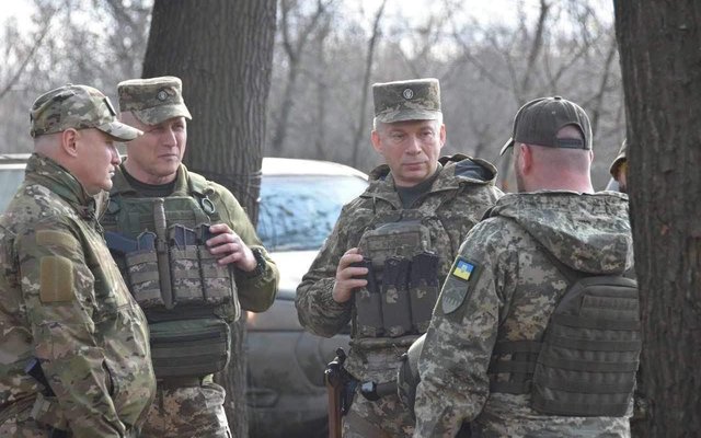 Ukraine’s Ground Forces Commander Says russians Suffer Losses, Regroup ...