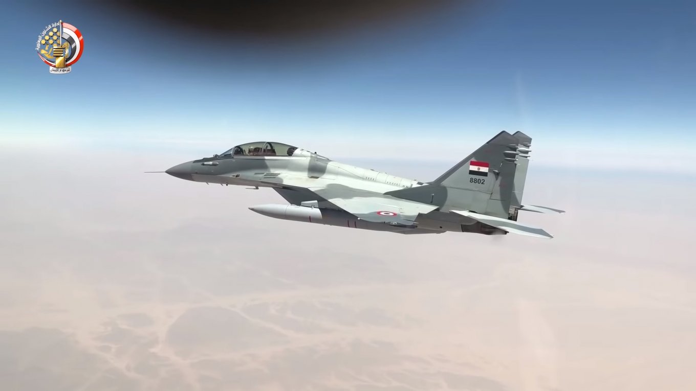 The MiG-29 fighter with long pylons of the Egyptian Air Force Defense Express The Ukrainian Air Force Reveals the MiG-29 Fighter with Mysterious Pylons