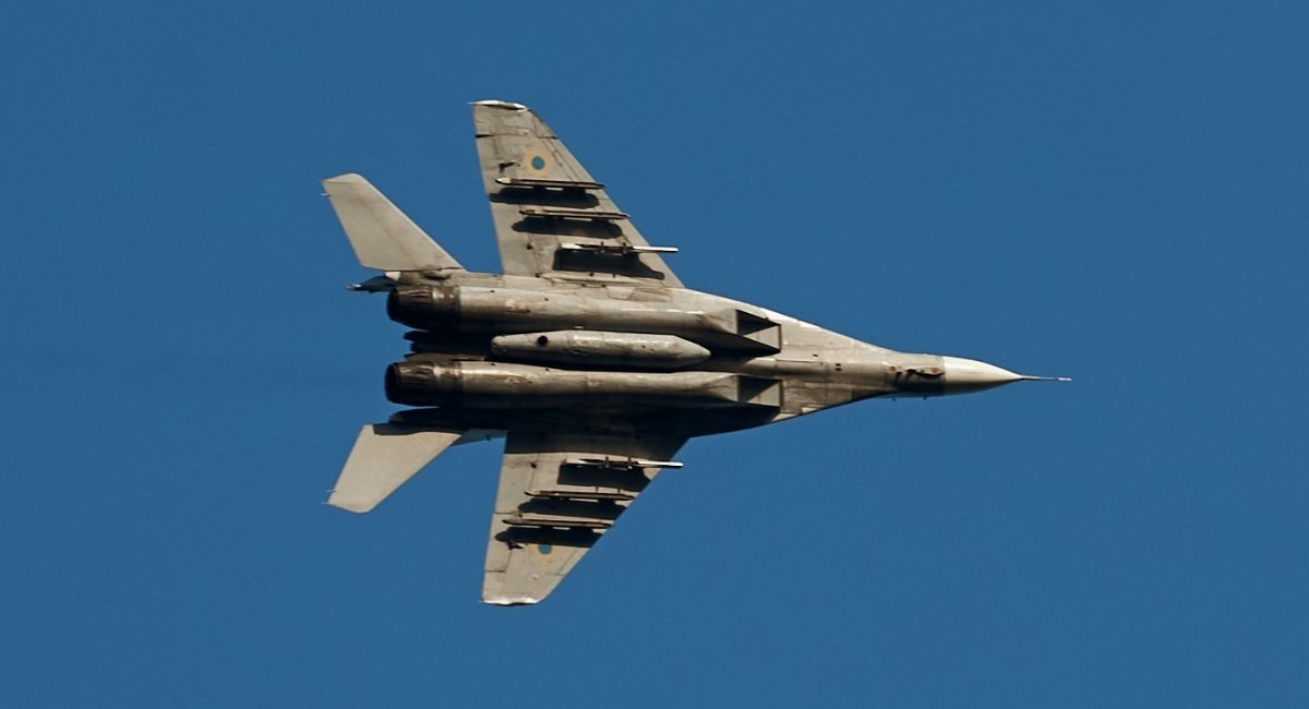 Ukrainian MiG-29 fighter with mysterious pylons
