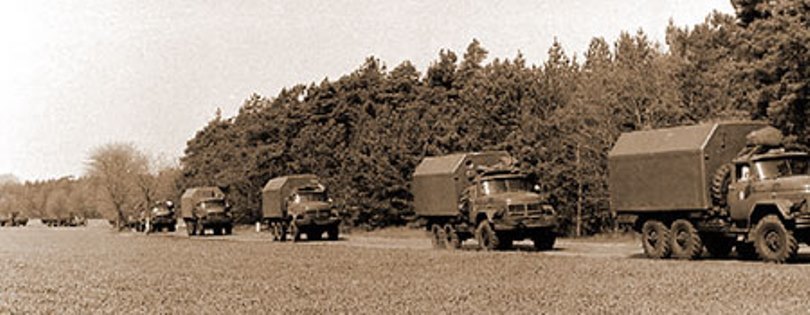 Nuclear weapons transportation column of 9F223 vehicles in the USSR times / Defense Express / K-43269 Vystrel, the Weird-Looking Armored Car russians Use to Escort Nuclear Weapons