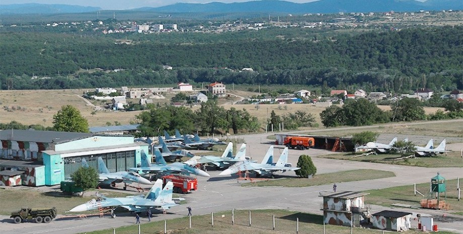 russia Reduces Activity at Some Airfields in Crimea Thanks to Ukraine's Actions, Defense Express