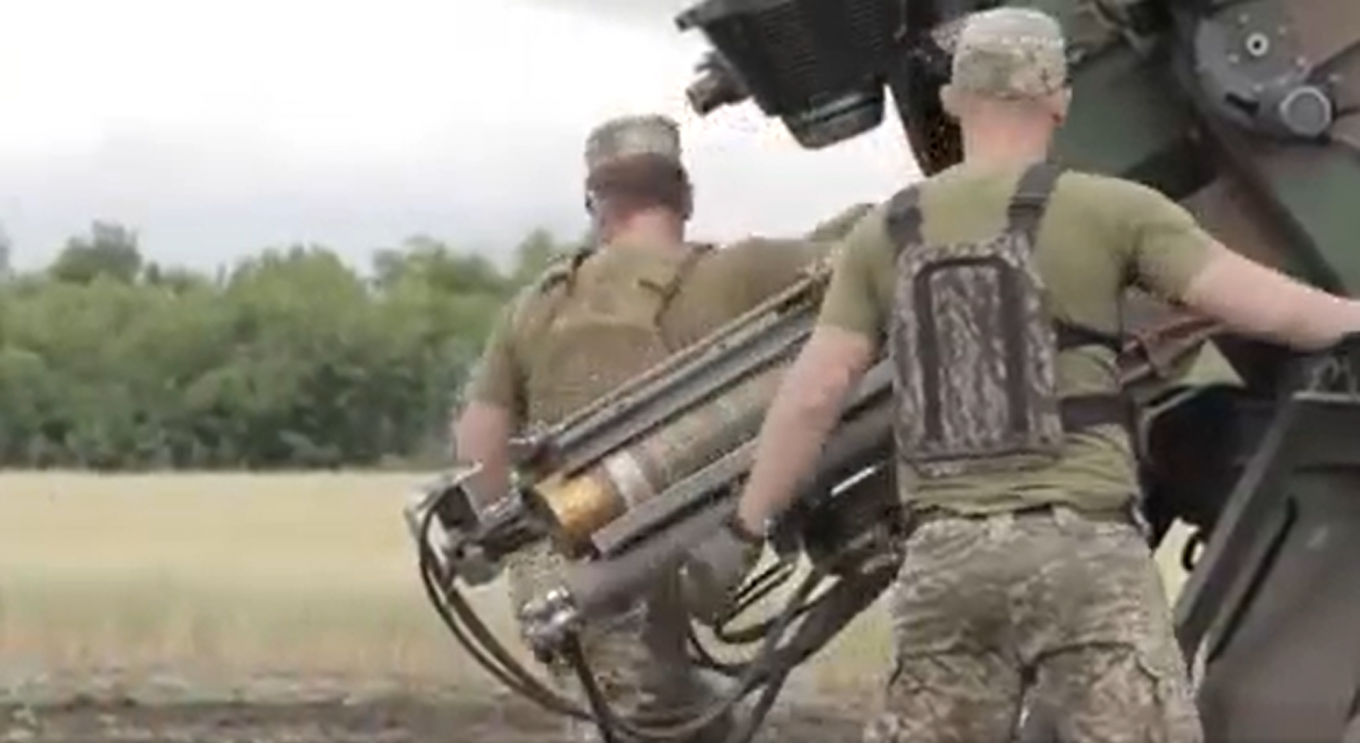 A group of about 40 Ukrainian artillerymen was reported training on 