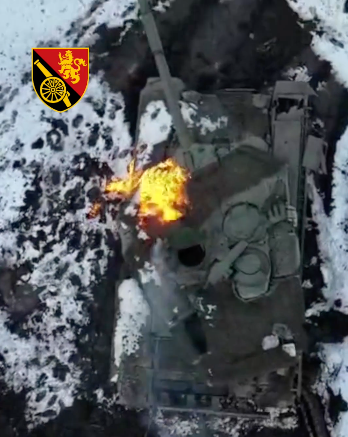 T-90M was put on fire with a UAV with 'Molotov coctails', although they look a bit different from what we are used to see / Screenshot from the video by 87th Division