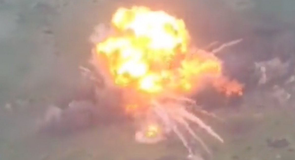 The moment of explosion of the suicide tank from RPG Defense Express Defense Express’ Weekly Review: Ukraine Hits Berdyansk Airport with Storm Shadow Missile, russia Deploys 50,000 Soldiers to Bakhmut and the Loss of Il-22M Impacts russian Operations